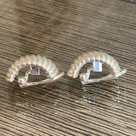 Vintage Premier Designs Ribbed Silver-tone Clip Earrings - Picture 5 of 14